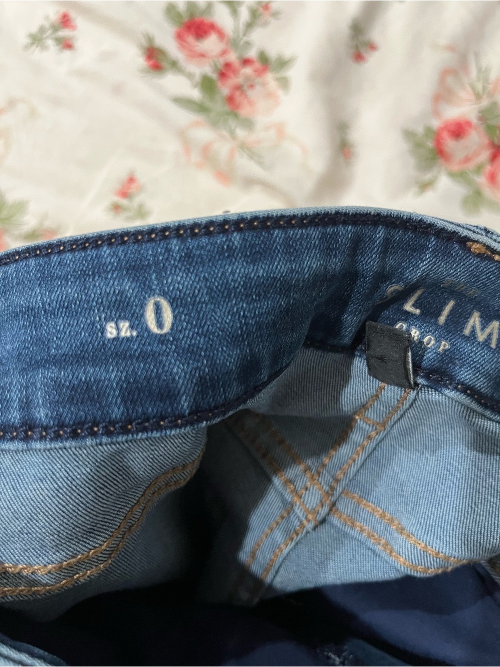 WHBM Classic Blue Women's Straight slim Jeans with Decorative Hem size 0 - Picture 10 of 10